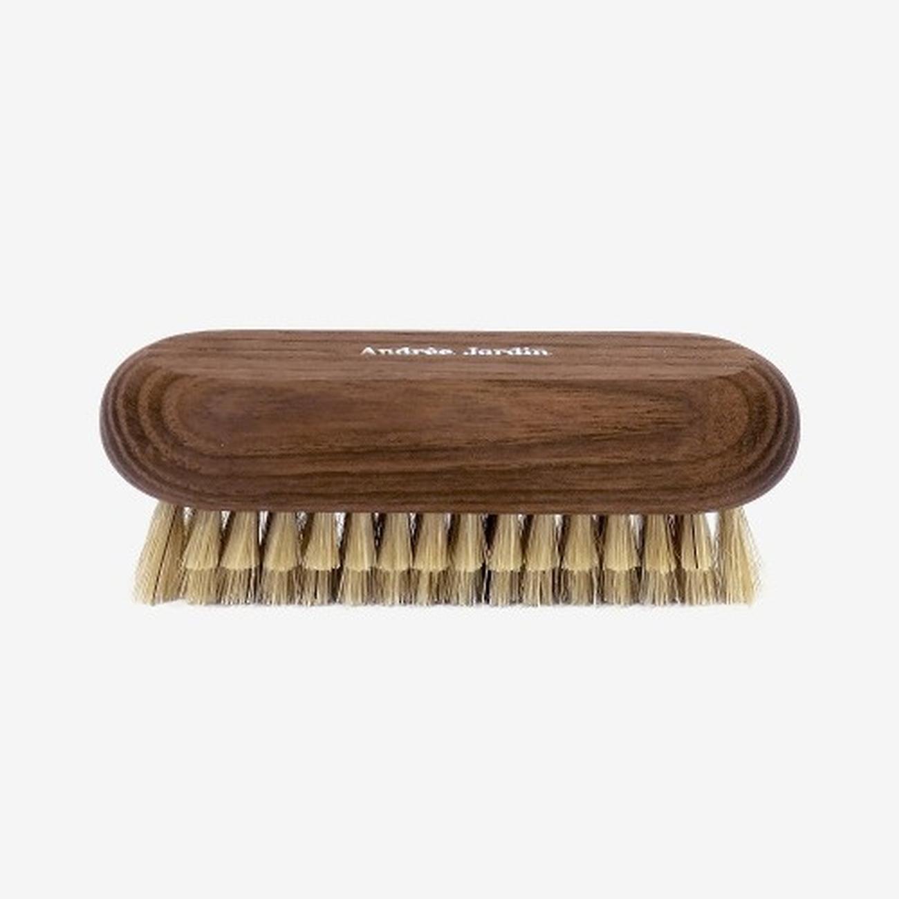 https://www.thekitchenwhisk.ie/contentFiles/productImages/Large/Andree-Jardin-Nail-Brush-Ash-Wood.jpg