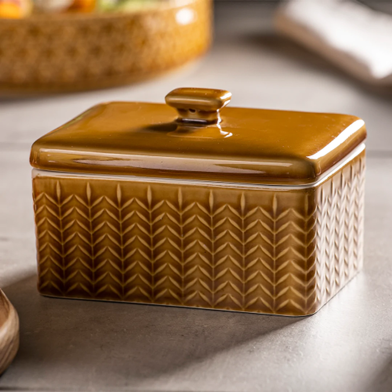 https://www.thekitchenwhisk.ie/contentFiles/productImages/Large/Ladelle-Heath-Butter-Dish-Caramel-lifestyle1.png