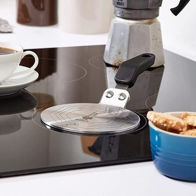 https://www.thekitchenwhisk.ie/contentFiles/productImages/Medium/Bialetti-Induction-Plate-lifestyle-1.jpg