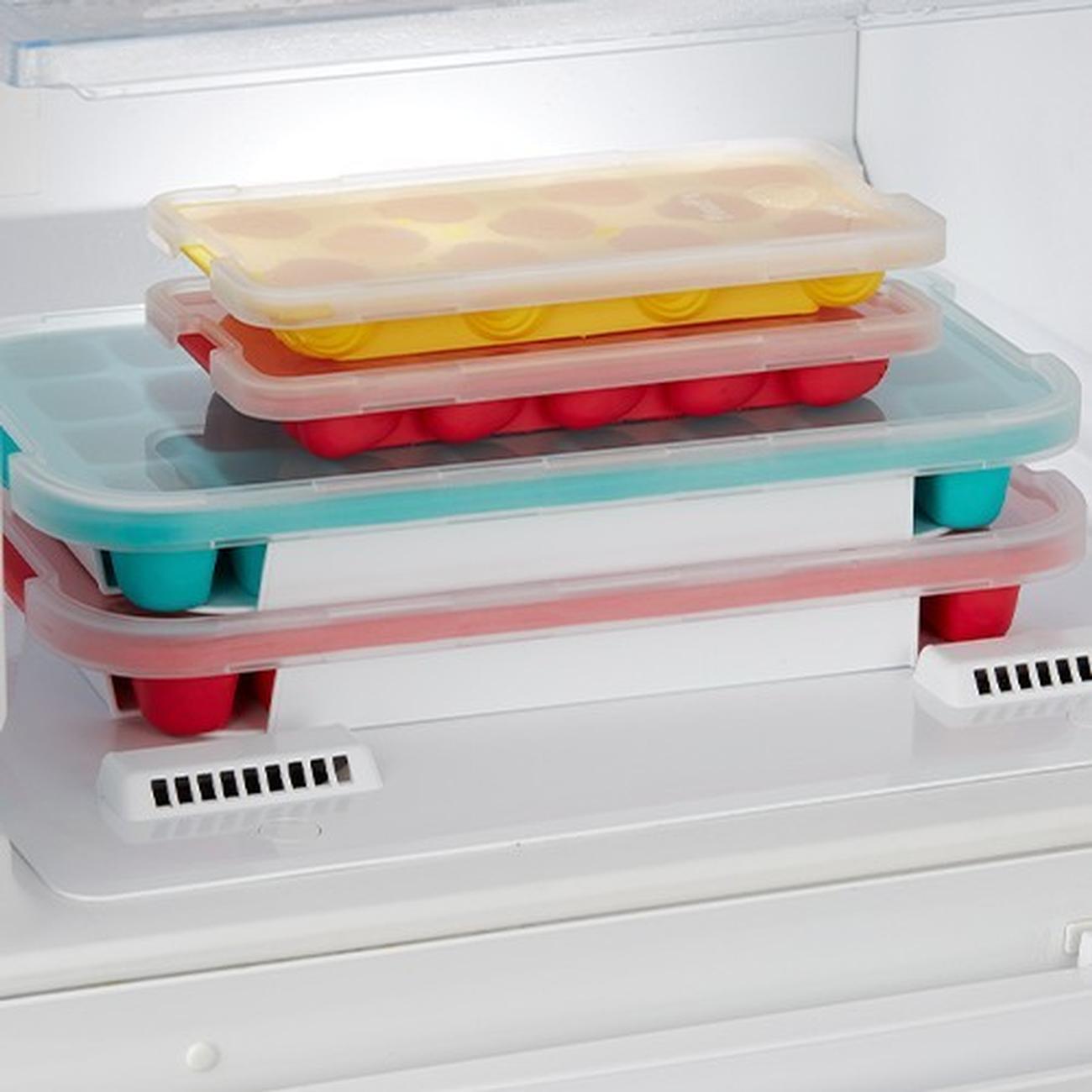 https://www.thekitchenwhisk.ie/contentfiles/productImages/Large/Ice-Cube-Trays-Leuke-lifestyle.jpg