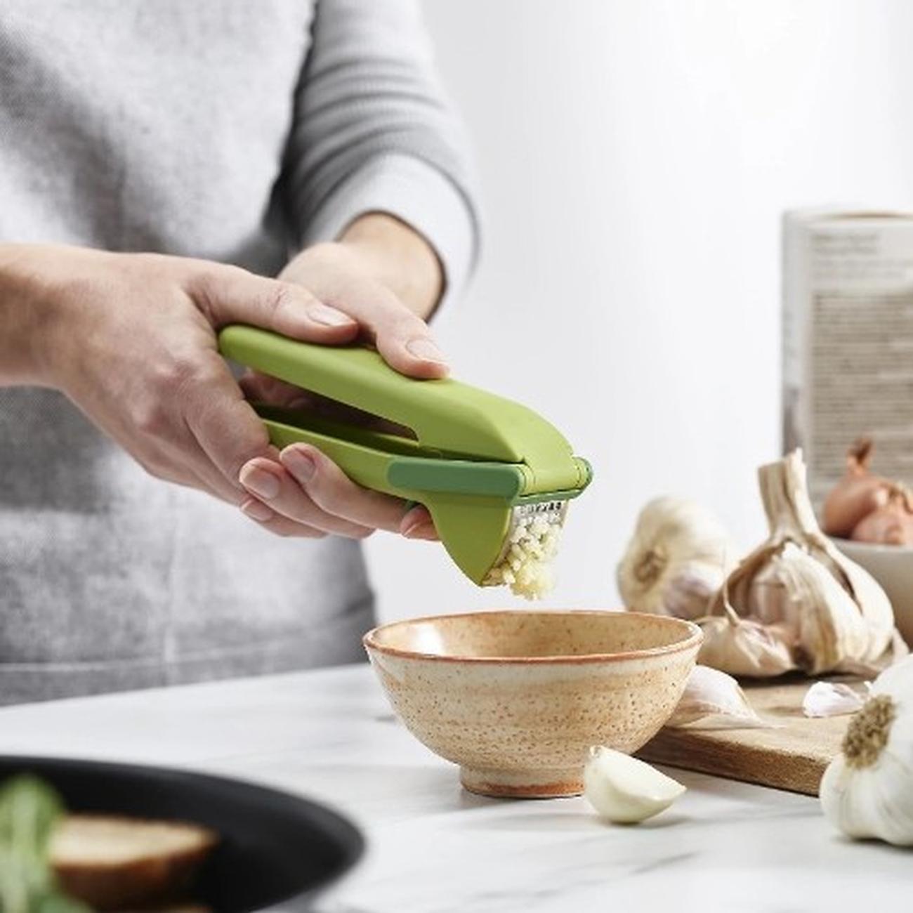 How To Clean A Garlic Press Easily 