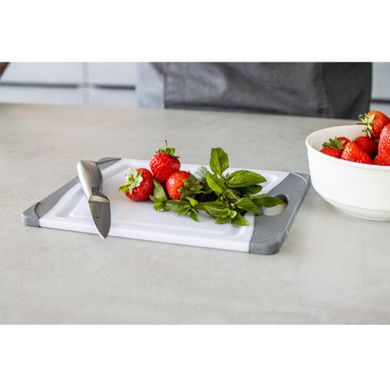 https://www.thekitchenwhisk.ie/contentfiles/productImages/Large/mc-chopping-board-small-anti-microbial-3.png