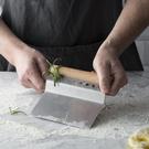 mason-cash-dough-scraper-4-in-1-innovative-kitchen - Mason Cash Innovative Kitchen 4-in-1 Bench Scraper